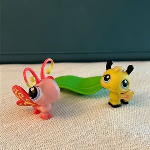 Littlest Pet Shop Pink Butterfly & Yellow Bee Duo with Green Leaf 201 & 202 2006